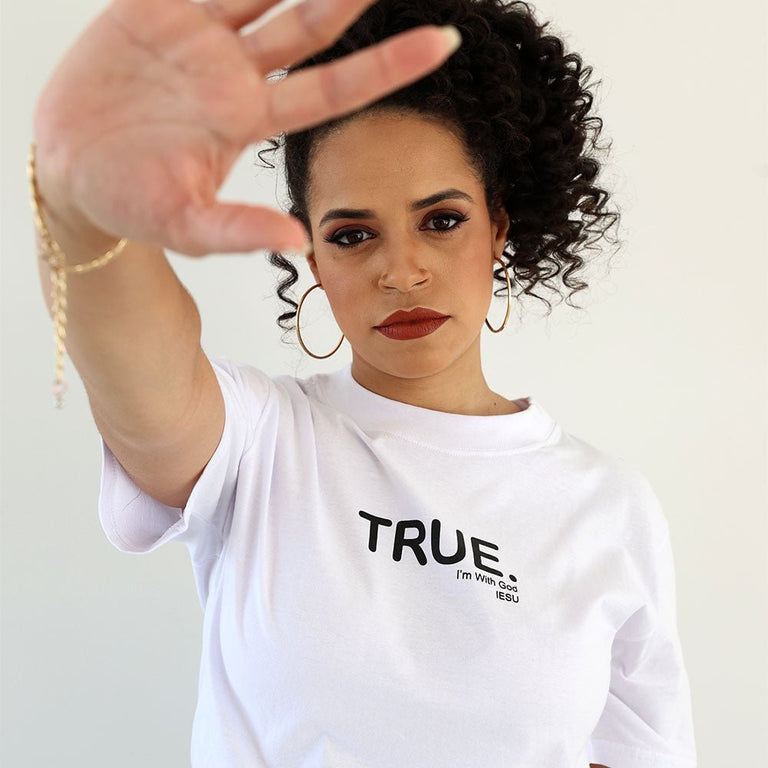 Camiseta Básica Feminino Manga Curta - True. And With God - Branca - iesustore