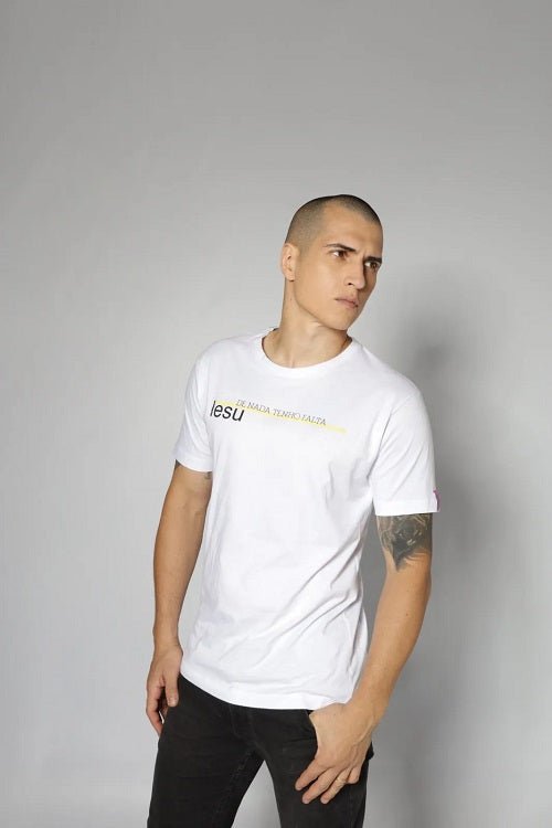 Camiseta Básica Unissex Manga Curta - De Nada Tenho Falta - iesustore