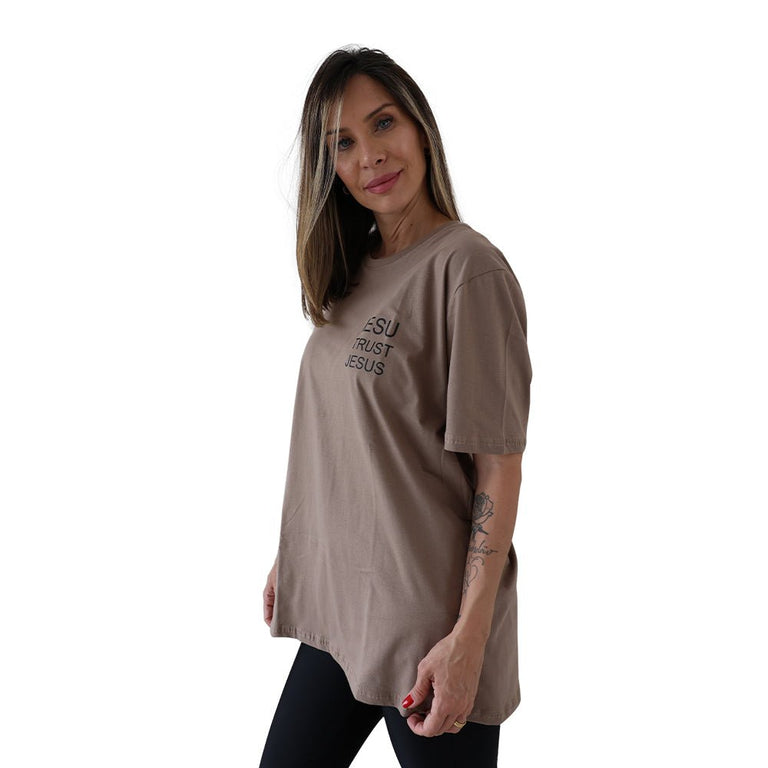 Camiseta Básica Unissex Manga Curta - Trust, Jesus, Salmo 121 - Avelã - iesustore