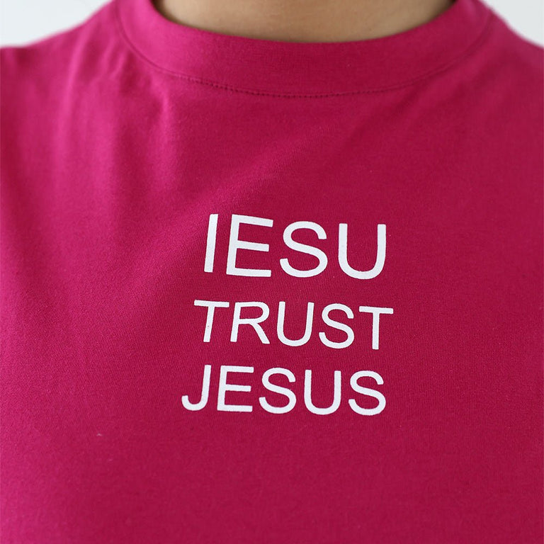 Camiseta Cropped Oversized Feminino Manga Curta - IESU. Trust. Jesus - Pink - iesustore